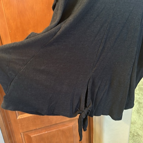 Adorable wing sleeve darling lightweight sweater - Picture 4 of 5